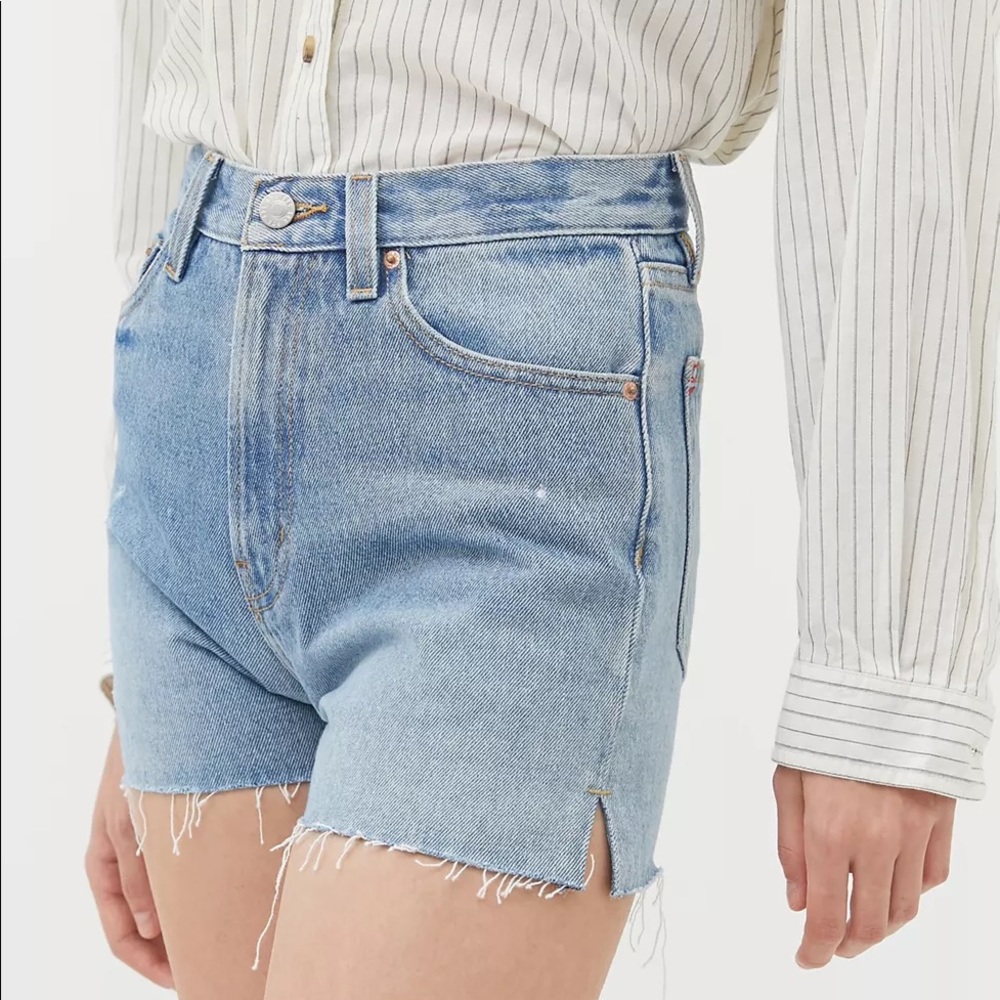 NWT UO Girlfriend High Rise Denim Short Light Wash